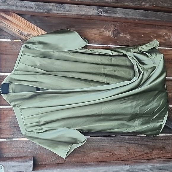 Lyaner Women's Satin Wrap V Neck Short Sleeve Blouse, Sz. Medium - Picture 2 of 8